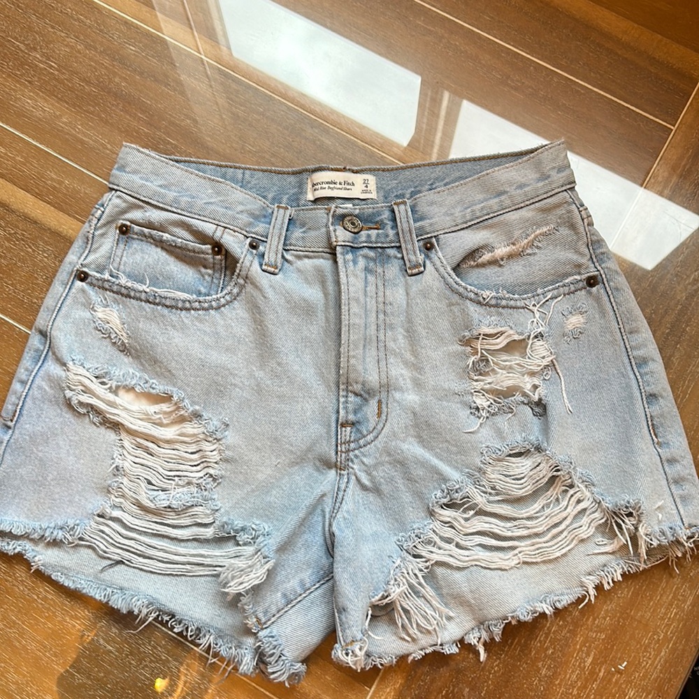 Abercrombie size 4/27 Curve Love Mid Rise Boyfriend Short